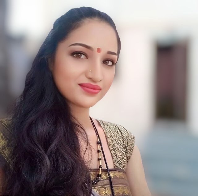 तलकशुदा लड़की लीव इन रिलेशनशीप चाहती है।