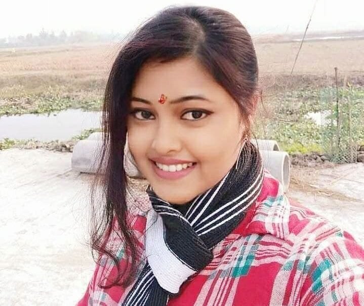 50+ उम्र वाला मेरा टीचर फेसबुक पर मुझसे फ्लर्ट कर रहा है | क्या करूं?
